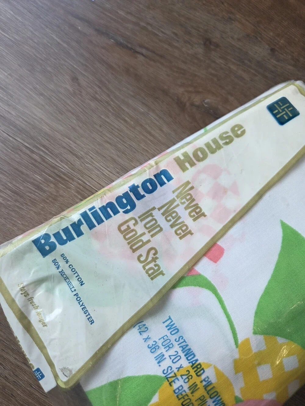 NIP Vintage 70s Burlington House Set of 2 Standsrd Pillowcases, Flower Power